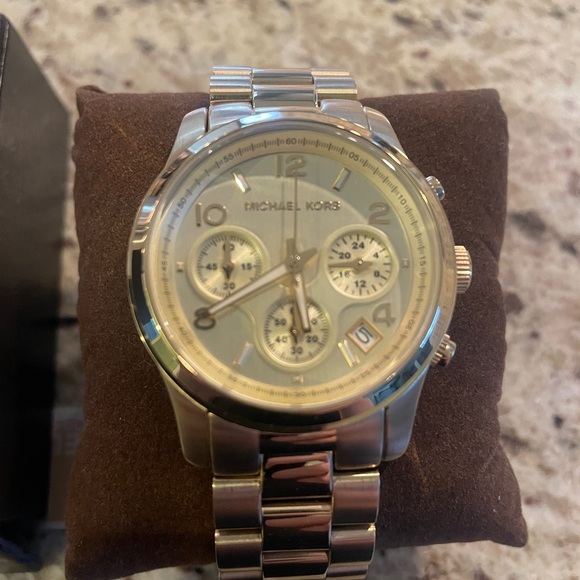 Michael Kors Gold Women's Watch - Picture 1 of 3